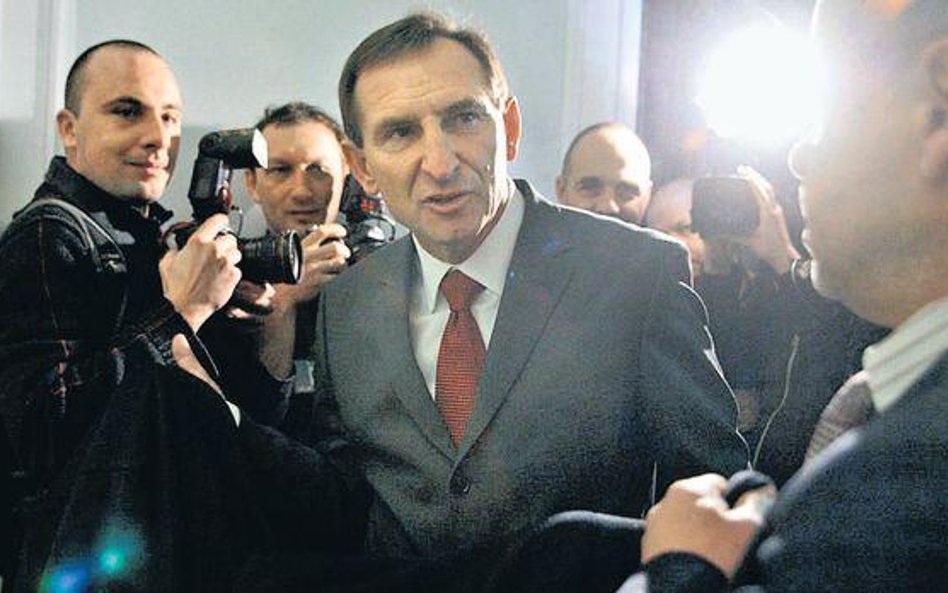 Przesłuchanie bez dziennikarzy to wątpliwy zysk dla Ryszarda Sobiesiaka. Teraz dwa razy będzie bohat