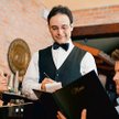 Kwoty wręczone bezpośrednio kelnerowi to jego przychód z innych źródeł