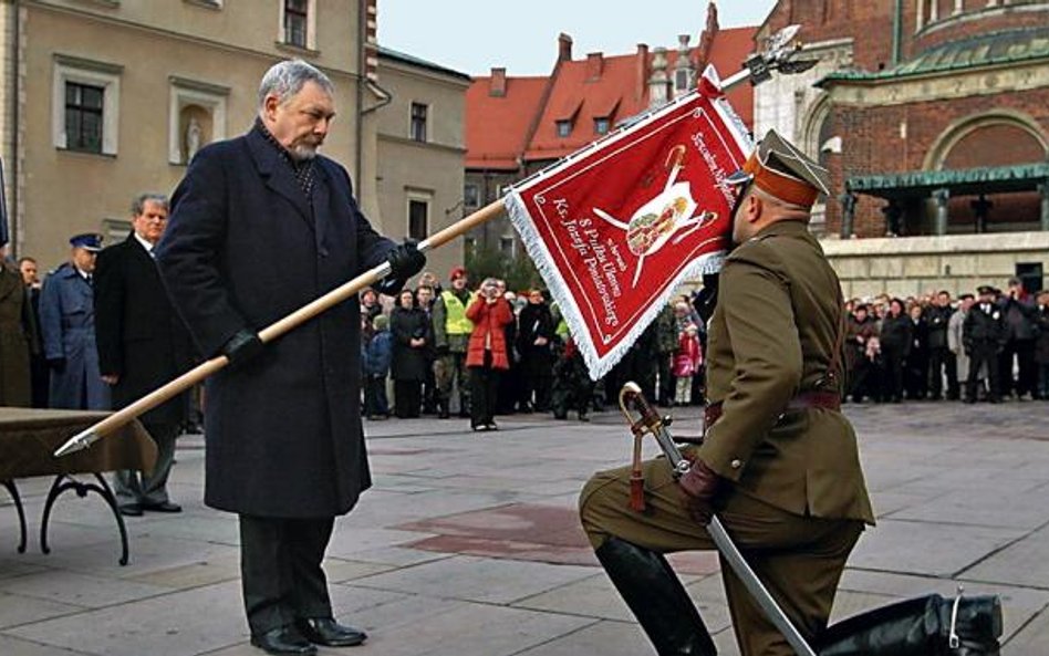 Podczas obchodów Święta Niepodległości w 2006 roku prezydent Krakowa Jacek Majchrowski przekazał Szw