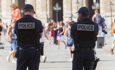 Francja: Pasażerka zwyzywana przez migrantów za zbyt duży dekolt
