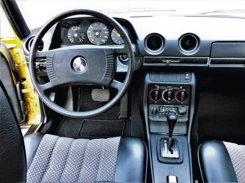 41 lat w papierach, ale wygląd młodzika i piękne wnętrze.