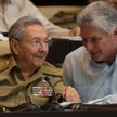Raul Castro (z lewej) ze swoim następcą Miguelem Diazem-Canelą (z prawej)