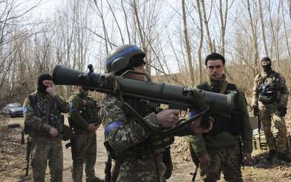 Szwecja zamierza kontynuować dostawy broni i wyposażenia dla Sił Zbrojnych Ukrainy. Na zdjęciu szkol