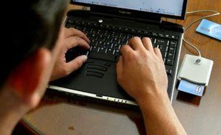 Płatnicy podpiszą się elektronicznie za rok