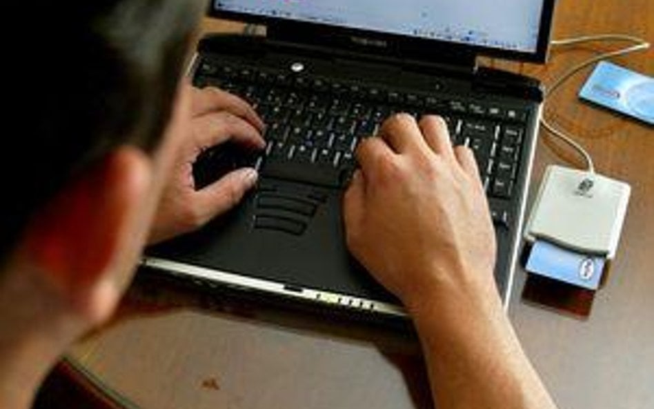 Płatnicy podpiszą się elektronicznie za rok