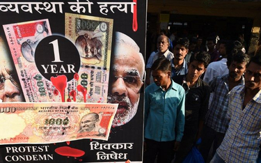Indie: Wysoka cena wielkiej reformy walutowej