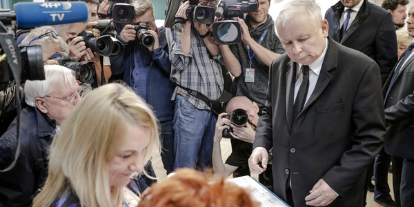 Sondaż: PiS wciąż mocno na czele. Kaczyński może liczyć na co trzeci głos