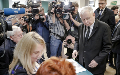 Ugrupowanie Jarosława Kaczyńskiego (na zdjęciu) uzyskało w sondażu 34,2 proc. poparcia. To oznacza w