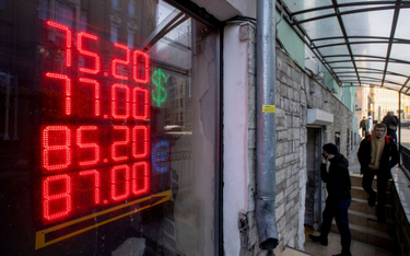 Rosyjski rubel odczuwał w ostatnich miesiącach obawy inwestorów przed wojną i sankcjami.  Giełda mos