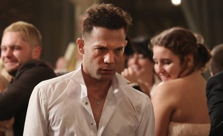 Itay Tiran urodził się 23 marca 1980 r. Jest uznanym aktorem teatralnym (grał m.in. w „Hamlecie”, „R