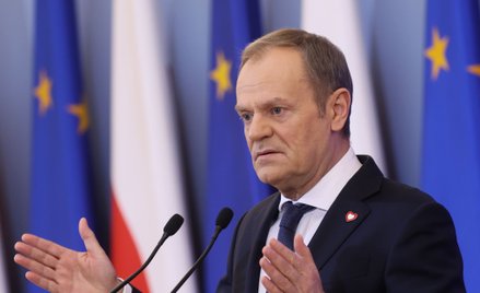 Premier Donald Tusk podczas konferencji prasowej w KPRM