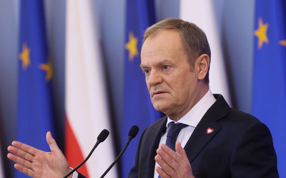 Premier Donald Tusk podczas konferencji prasowej w KPRM