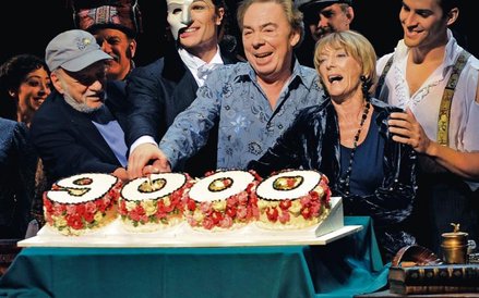 Andrew Lloyd Webber (w środku) - najlepiej zarabiający kompozytor świata