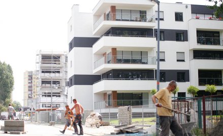 Około 340 tys. zł przeznacza na mieszkanie osoba kupująca je w stolicy. Połowę tego wydają kupcy w B