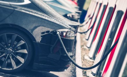 Przeszkodą w rozwijaniu mobilności elektrycznej jest brak infrastruktury do ładowania pojazdów