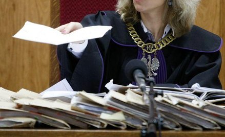 Sędziowie skarżą się, że brakuje im podstawowych rzeczy: papieru, zielonych kartek, zszywaczy, toner