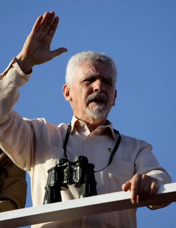 Ramiro Valdés na manifestacji pierwszomajowej w 2011 r.
