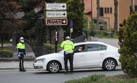 Turcja: Coraz więcej zakażeń mimo zamknięcia ludzi w domach