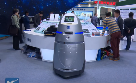 Robot patroluje chińskie ulice