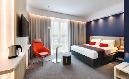 Holiday Inn Express w Jasionce w kolorach morza i wiosny