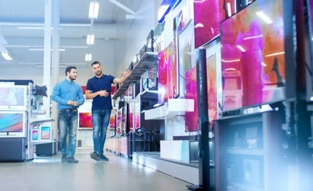 Sprzedaż elektroniki spada, Polacy oszczędzają przez inflację