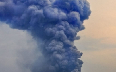 Erupcja wulkanu w Japonii. Pył na wysokości 2 kilometrów