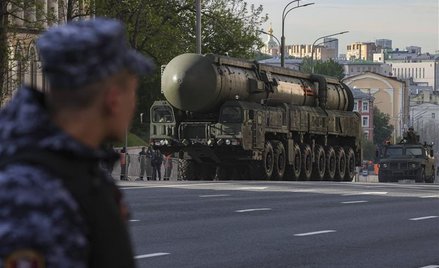 RS-24 Jars, rosyjski pocisk balistyczny dalekiego zasięgu klasy ICBM, zaprezentowany podczas przygot