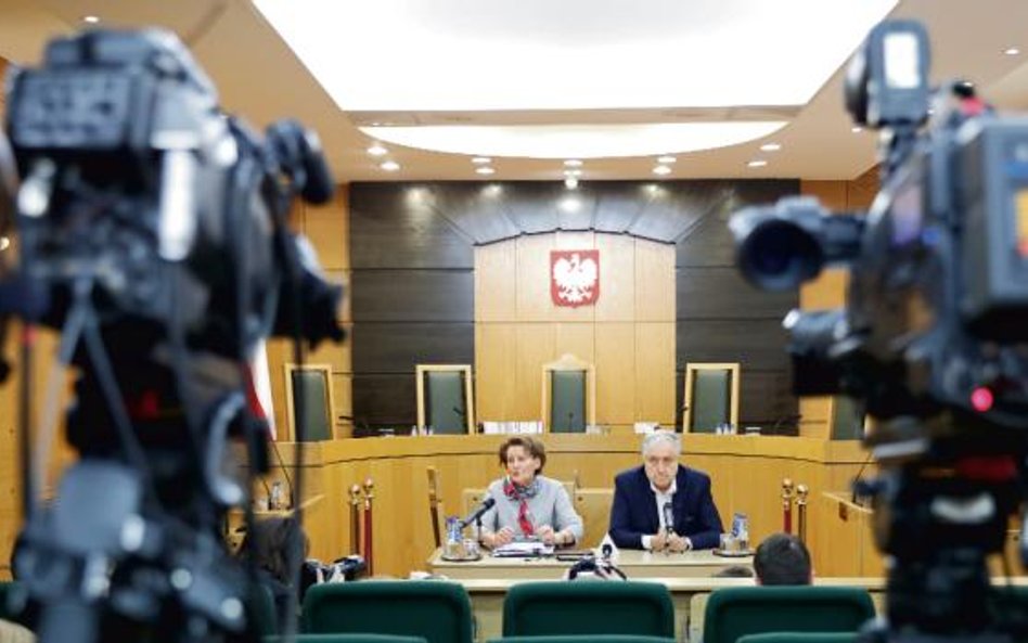 Spór o TK: Jak nie orzekać, żeby orzekać