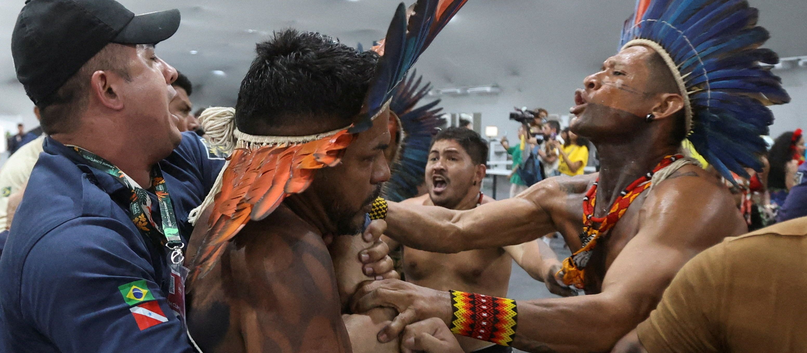 Rdzenni mieszkańcy Brazylii wdarli się do kompleksu, w którym odbywa się COP30