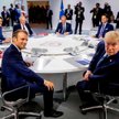 Amerykański prezydent (z prawej) chce przywrócić członkostwo Rosji w G7, reszta, w tym prezydent Fra
