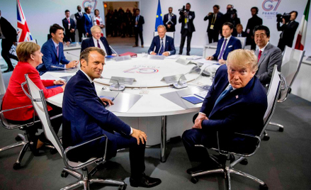 Amerykański prezydent (z prawej) chce przywrócić członkostwo Rosji w G7, reszta, w tym prezydent Fra