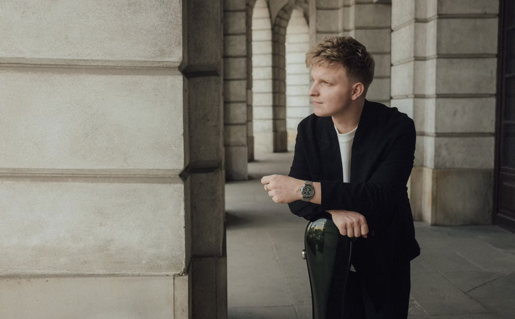 Gitarzysta Mateusz Kowalski nominowany do nagrody Grammy