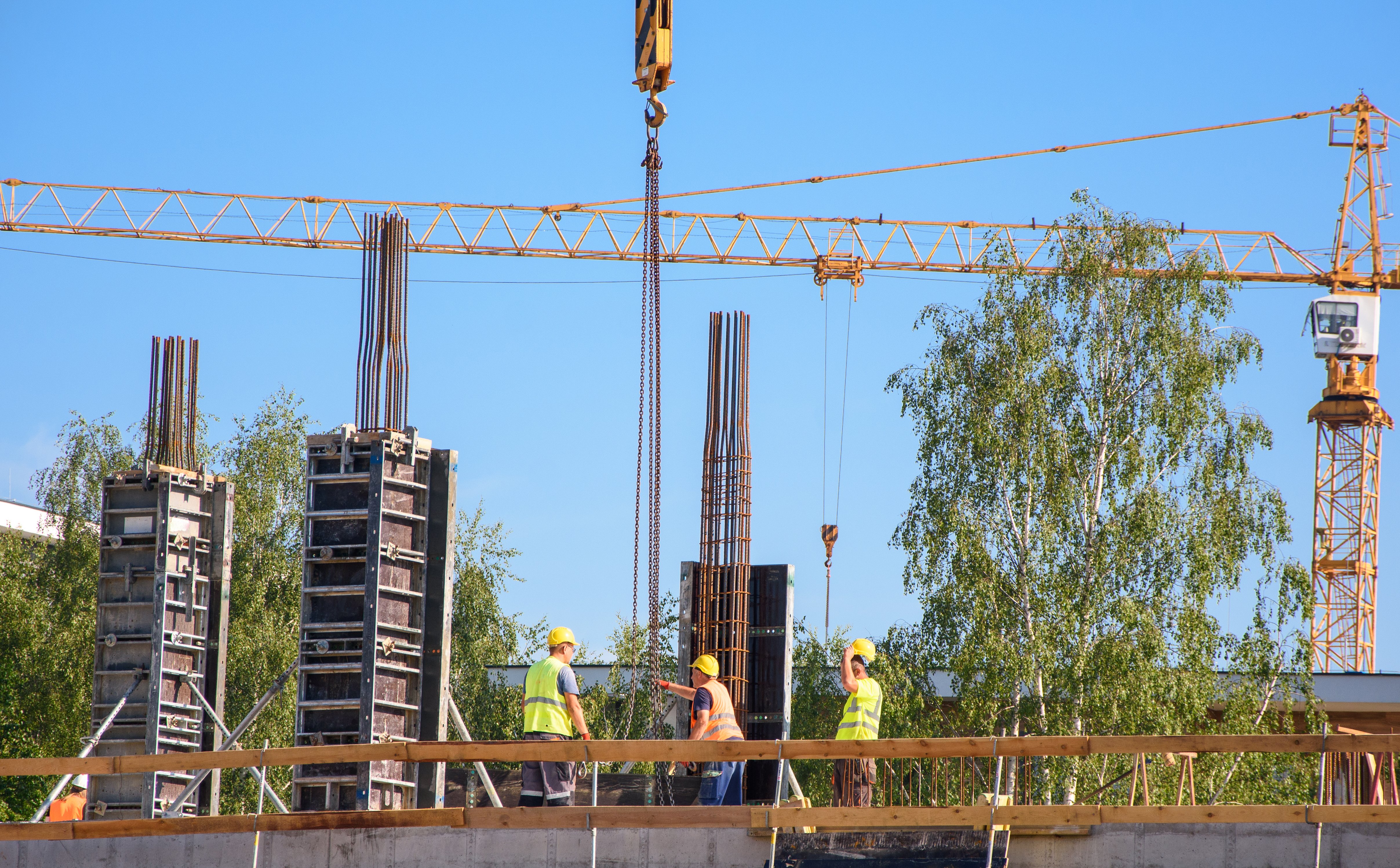 Kontrolowane, ale wyższe zadłużenie firm budowlanych. Co z ich obligacjami