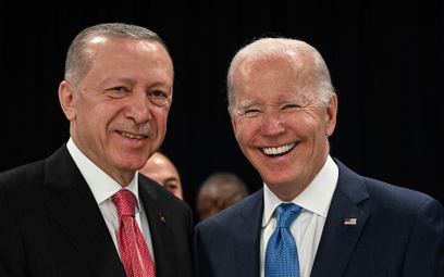 Turcja zniosła weto ws. Szwecji i Finlandii w NATO. Tureckie media chwalą Erdogana