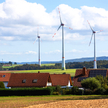 Prace nad ustawą zmniejszającą minimalną odległość lokowania farm wiatrowych od najbliższych zabudow