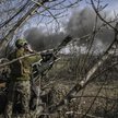 Ukraińcy ostrzeliwują z haubicy M119 105 mm rosyjskie pozycje pod Bachmutem