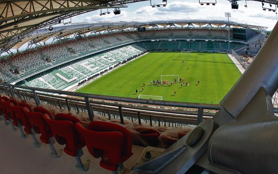 Obecnie stadion może pomieścić 23 655 widzów. Po oddaniu Trybuny Zachodniej jego pojemność zwiększy 
