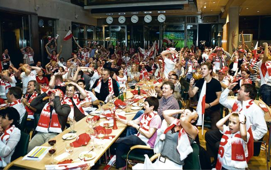 Prawdziwa integracja środowiska. Bywało, że sala notowań zamieniała się w klub kibica, tak jak podcz