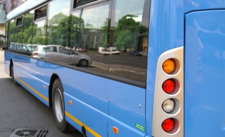Na opublikowanym w sieci nagraniu widać agresywnego mężczyznę w autobusie miejskim w Bielsku-Białej,