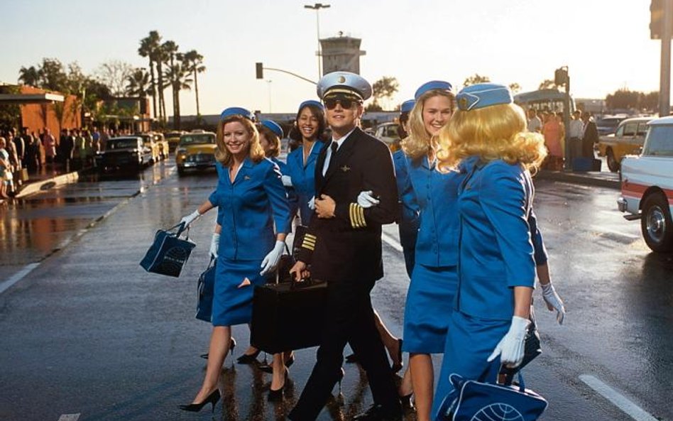 Frank Abagnale najlepiej w historii USA podrabiał czeki i udawał pilota. Steven Spilberg zrobił o ni