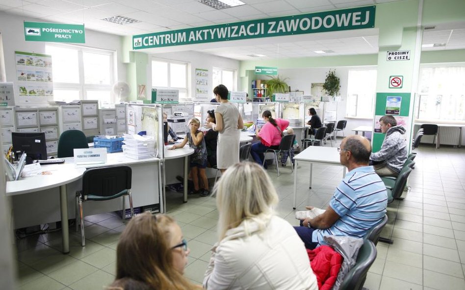 Umowa o pracę najczęściej podstawą zatrudnienia