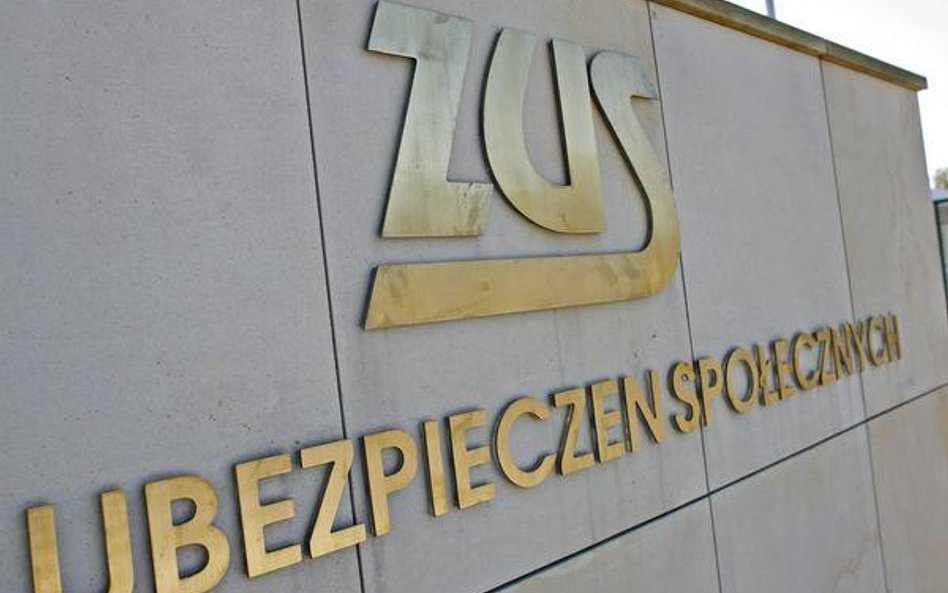 Zleceniobiorcę wyrejestrujesz z ZUS dopiero po rozwiązaniu wiążącej cię z nim umowy