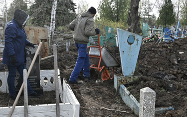 Ostrzelany przez Rosjan cmentarz w Kramatorsku