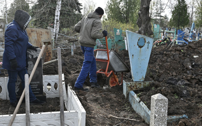 Ostrzelany przez Rosjan cmentarz w Kramatorsku