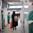 Czy to już siódma fala zakażeń koronawirusem? Nie da się jej uniknąć