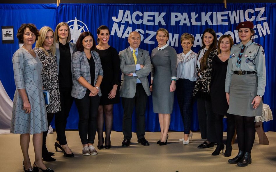 Grono nauczycielskie Niepublicznej Szkoły Podstawowej im. Jacka Pałkiewicza w Mostach