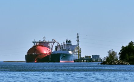 Gazowy gigant jest chętny na moc pływającego gazoportu