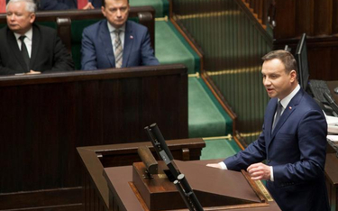 Polityków PiS zaskoczyły nie tylko weta prezydenta Andrzeja Dudy, ale także pomysł referendum konsty