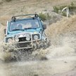 Tych, którym rajd pojazdem terenowym po bezdrożach nie wystarcza, być może zainteresuje ostra jazda 