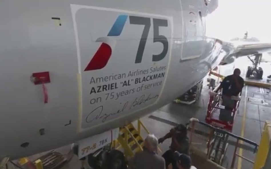 American Airlines: Boeing na cześć mechanika, który przepracował w firmie 75 lat